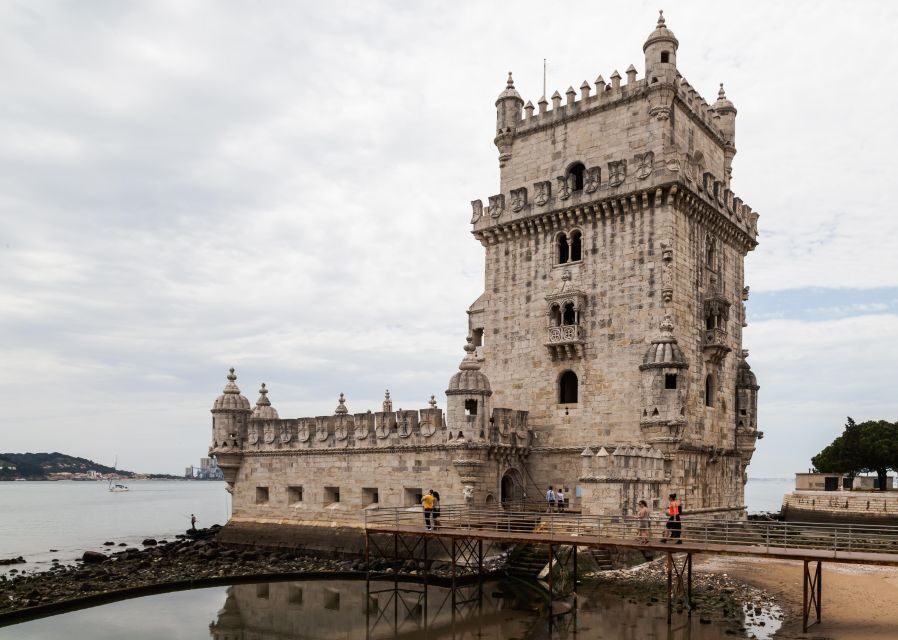 Full city of Lisbon on board of a private car - Price and value: when $353 makes sense for up to 6
