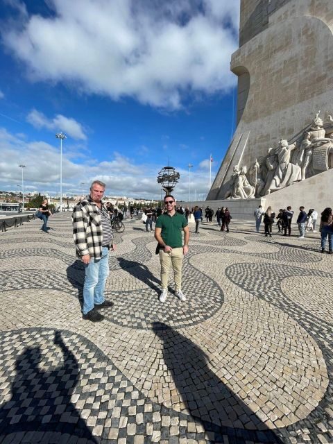 Full city of Lisbon on board of a private car - Starting at Praça da Figueira, then straight to Miradouro da Senhora do Monte