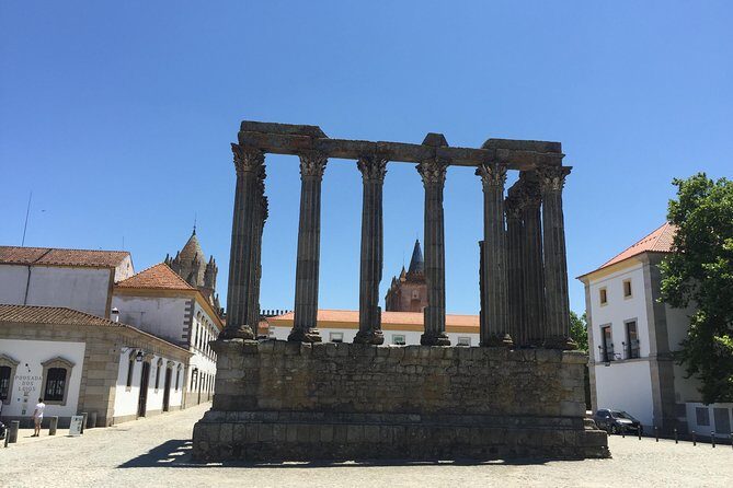 Full Day Private Tour in Évora and Arraiolos - São Francisco Church and the Chapel of Bones: two emotional tones