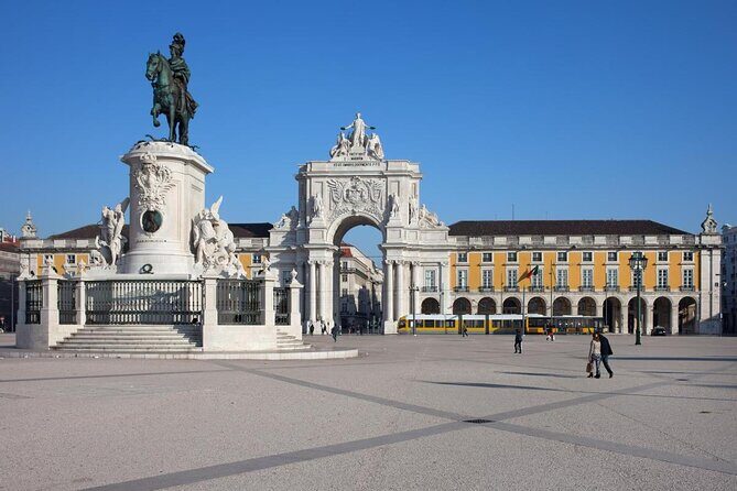 FULL DAY Private Tour of Lisbon's main tourist attractions - Key highlights of this full-day private Lisbon loop