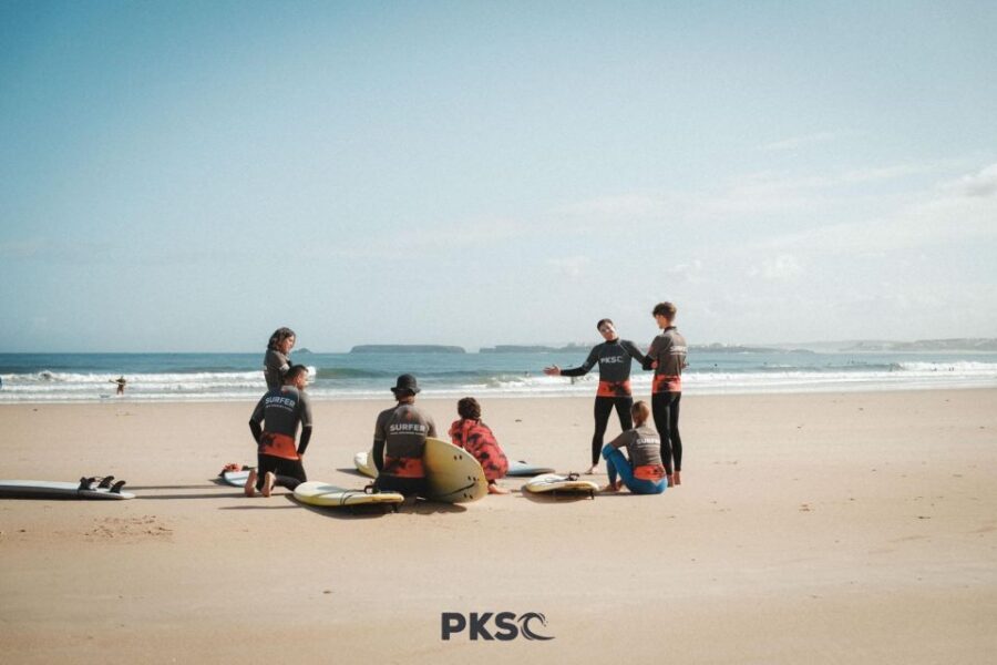 Group Surf Class in Peniche with PKSC - Where the lesson happens: the stairs-to-surf simplicity