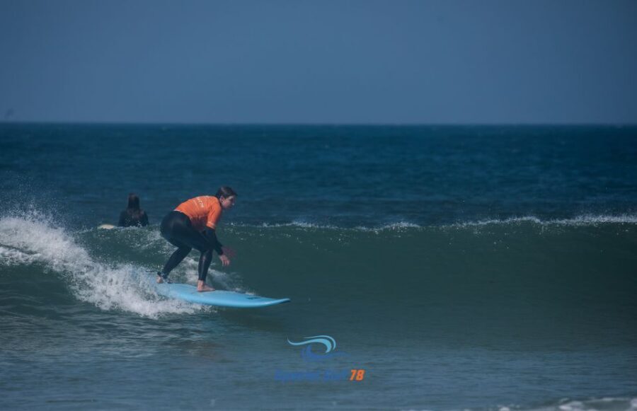 Group surf lesson - Why the Instructor Team and Small Numbers Improve Your Chances
