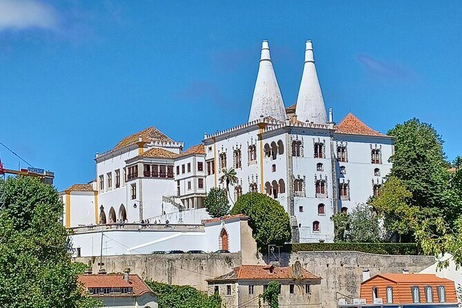 Group to Pena Palace, Sintra (pass by Regaleira) and Cascais - A smooth morning start from Lisbon (and why the early time matters)