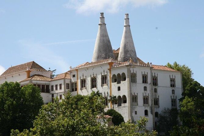 Group to Pena Palace, Sintra (pass by Regaleira) and Cascais - What the guides actually do to make this feel worth it