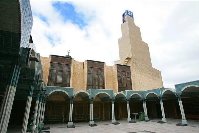 Halal Lisbon Private Tour With Muslim-friendly Lunch - Pickup, private van, and the Clean & Safe routine