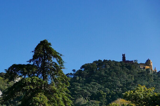 Half day adventures in the Sintra mountain - Stop 2: Fonte da Sabuga for water and village views