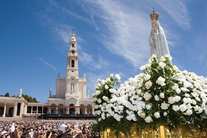 Half Day Fatima + Aldeia Pastorinhos Private Tour Departure Lisbon - Getting Oriented Fast at the Sanctuary Complex