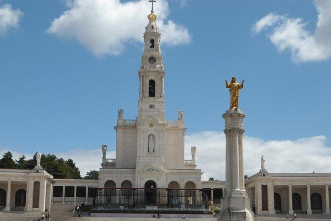 Half Day Fatima + Aldeia Pastorinhos Private Tour Departure Lisbon - Stop by Stop: What Each Fátima Site Gives You