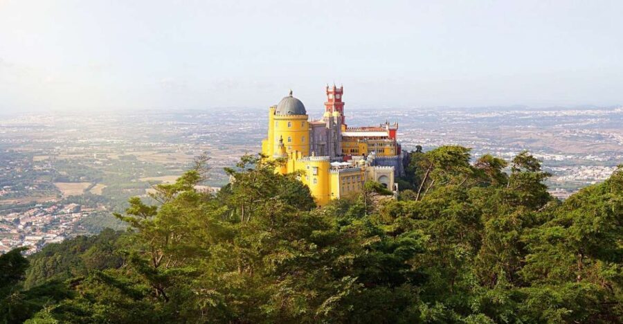 Half Day Shared Tour to Sintra with Licensed Guide - Getting Up to Pena: Walk the Shortcut or Pay for the Shuttle