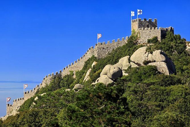 Half day to Sintra with a Palace of your choice in Private Tour - Stop 2 in Centro Histórico: quick sights, then Sintra’s famous pastry pillows