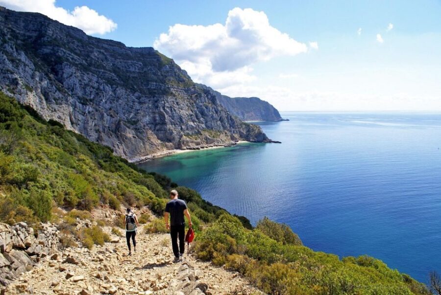 Hiking tour to Highest Limestone Cliff in Europe - The 4.5-hour plan: Pedreiras to the cliff ridge and back
