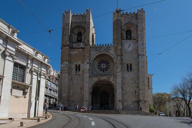 Historic Tuk Tour 1h30 - Miradouro Das Portas do Sol: Tagus Views Plus Alfama Context