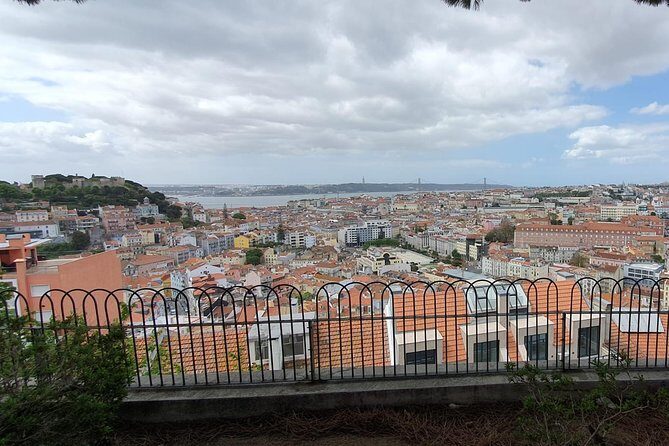 Historic Tuk Tour 1h30 - Getting Oriented in Baixa and Lisbon Cathedral