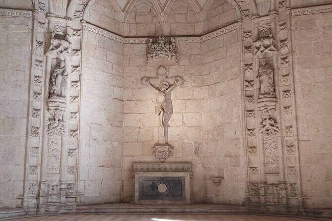 Jeronimos Monastery, Tickets and Guided Visit - Stop 2: Padrão dos Descobrimentos and the quick caravel-shaped stop