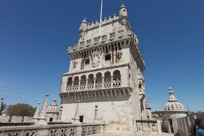 Jeronimos Monastery, Tickets and Guided Visit - Meeting at Praça do Império and how the 2-hour format works