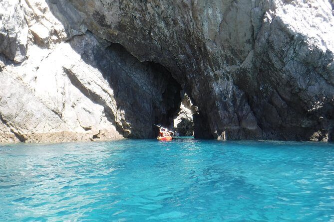 Kayak tour from Sesimbra to Ribeira do Cavalo Beach, passing through the caves - Meeting Point and Timing: How to Show Up and Not Stress