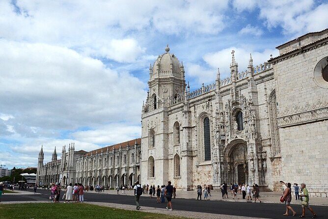 Lisboa: Old Town, New Town & Belem Private Full Day Tour - LX Factory and Ajuda Palace: when Lisbon changes pace and era