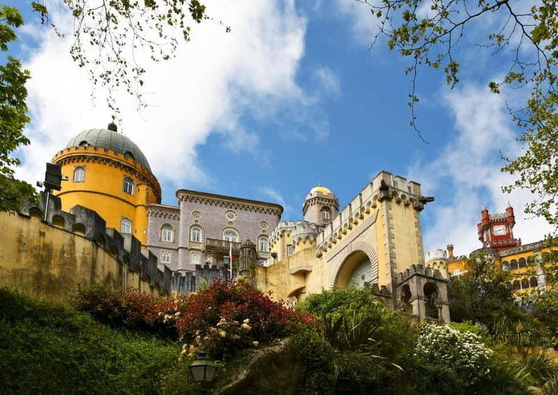 Lisboa: Sintra, Pena Palace, Cabo da Roca Coast and Cascais - What to bring (so the day doesn’t feel harder than it should)