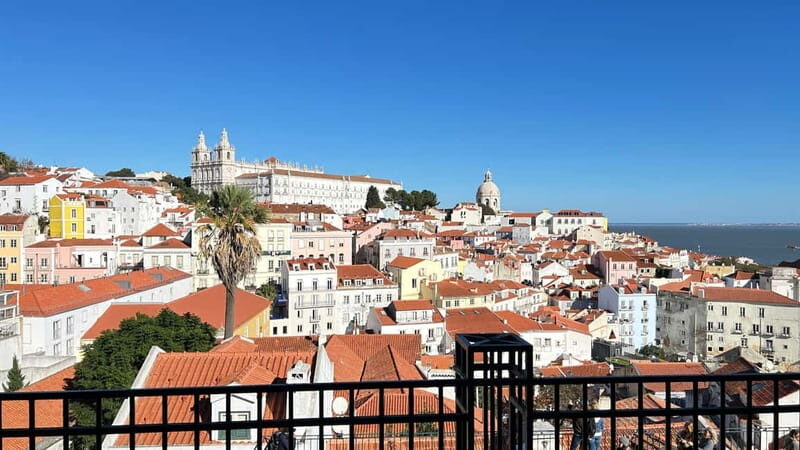Lisboa: Tuk Tuk ride in Alfama & pick-up you at the hotel. - Alfama and the fado mood: narrow streets, big atmosphere