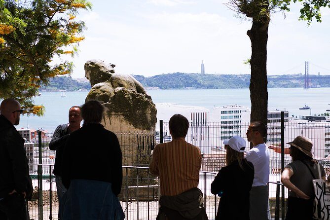 #LisboaLove Walk - Miradouro de Santa Catarina: quick river views, big payoff