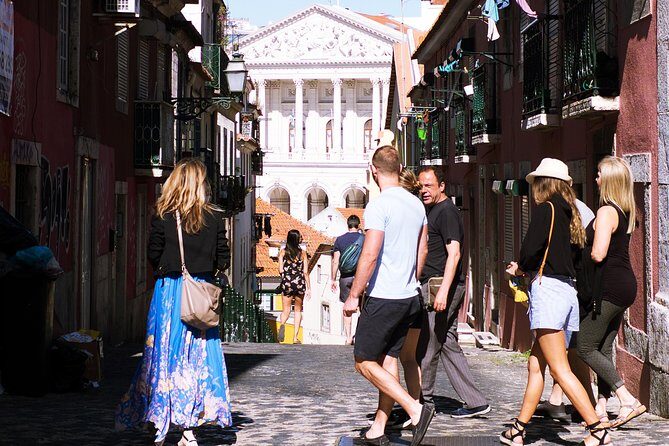 #LisboaLove Walk - Chiado: writers, street life, and a different Lisbon mood