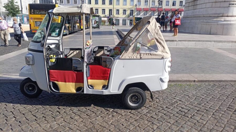 Lisbon: 1,5 Hours Historical Tuk Tour for Two Persons. - The ride itself: photo angles you can actually use