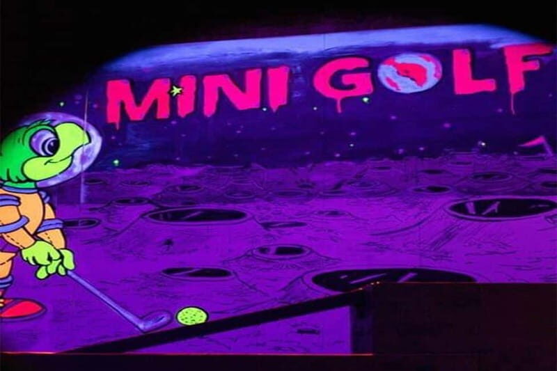 Lisbon: 18-Hole Indoor Minigolf Ticket with Bar Area - Entering Mini Golf Lisbon and Getting Your Bearings