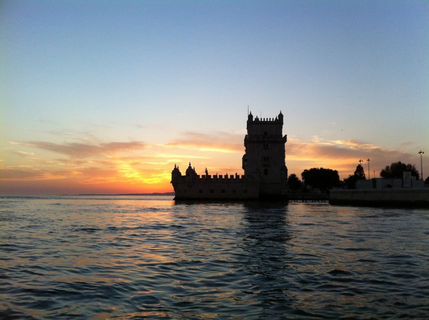 Lisbon: 2-Hour Sunset Sailing Tour on Luxury Sailing Yacht - Alfama and São Jorge Castle: Old Lisbon, Kept Real