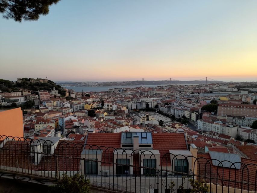 Lisbon: 2 hours Private City Highlights Tuk-Tuk Tour for two - Quick hits before you go