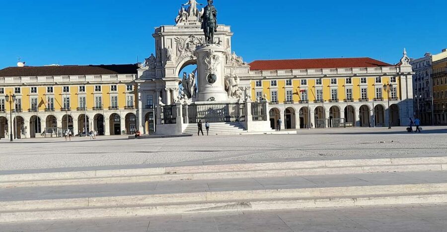 Lisbon: 2 hours Private City Highlights Tuk-Tuk Tour for two - Senhora do Monte and Portas do Sol: Lisbon’s views in two big moments