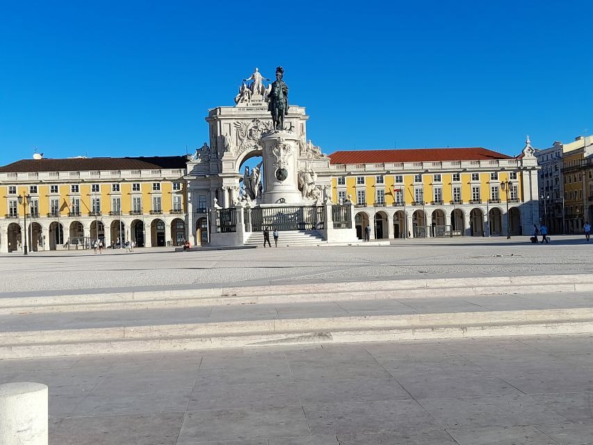 Lisbon: 2 hours Private City Highlights Tuk-Tuk Tour for two - The Ruins of Carmo: why you should pay attention even from a short stop