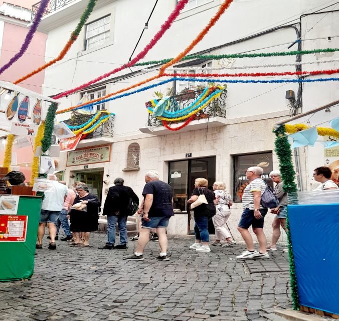 Lisbon: 2 hours Private City Highlights Tuk-Tuk Tour for two - Lisbon Cathedral and the Santa Luzia viewpoint break