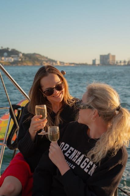 Lisbon 2 Hours Sailing Day Tour and Cruise With Drinks - Drinks, music, and blankets: the comfort layer that matters