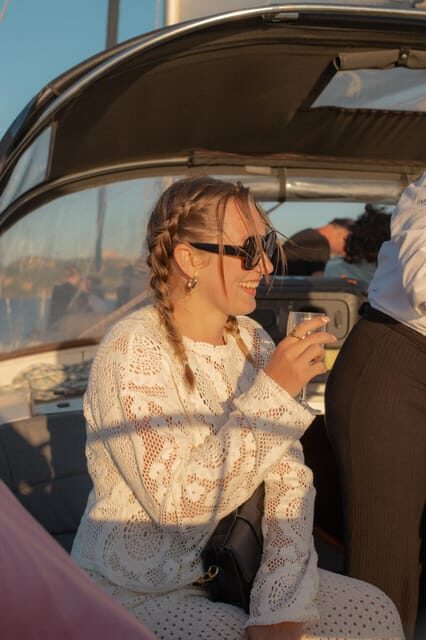 Lisbon 2 Hours Sailing Day Tour and Cruise With Drinks - Crew and hosting: what you gain from Urban Sailors