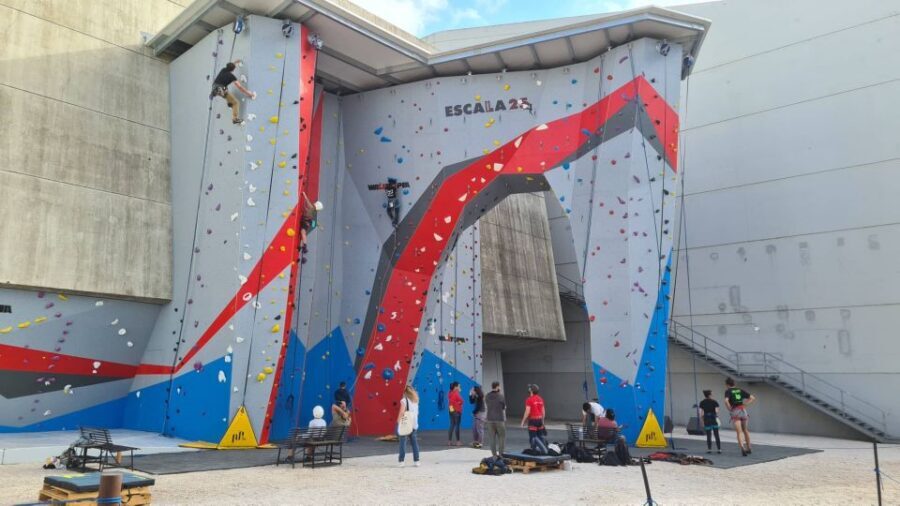 Lisbon: 25 de Abril Bridge Guided Climbing Experience - Your 1-hour course: beginner track or middle-level session