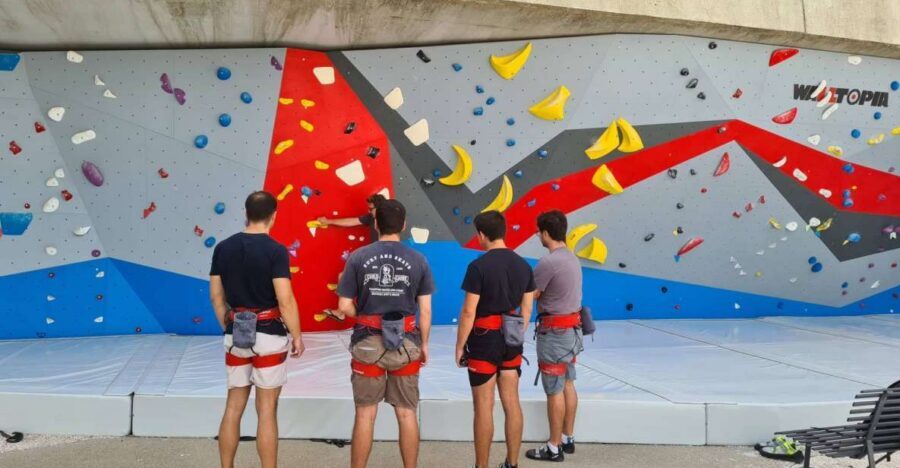 Lisbon: 25 de Abril Bridge Guided Climbing Experience - Meeting at Pilar 7 and getting oriented fast