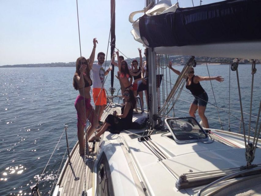 Lisbon 2H Private Tour by SAILBOAT / SAIL or POWER CATAMARAN - Key points at a glance