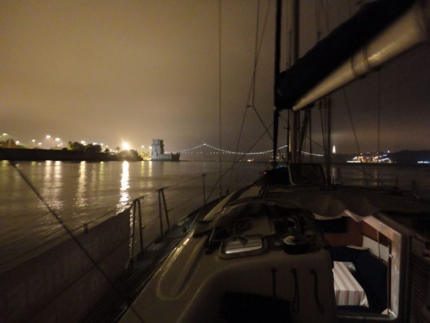 Lisbon 2H Private Tour by SAILBOAT / SAIL or POWER CATAMARAN - Sailboat vs power catamaran: how to choose your vibe