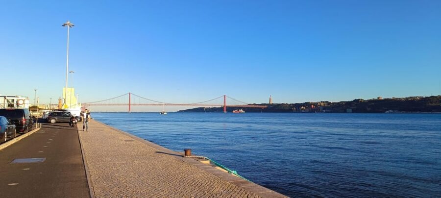 Lisbon: 8 Hour Private Tour through Lisbon (up to 7 people) - Start at 9:00 and end around 18:00: how the day is timed