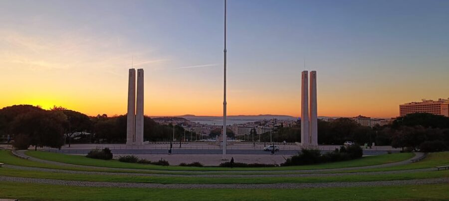 Lisbon: 8 Hour Private Tour through Lisbon (up to 7 people) - Lunch planning without breaking the tour