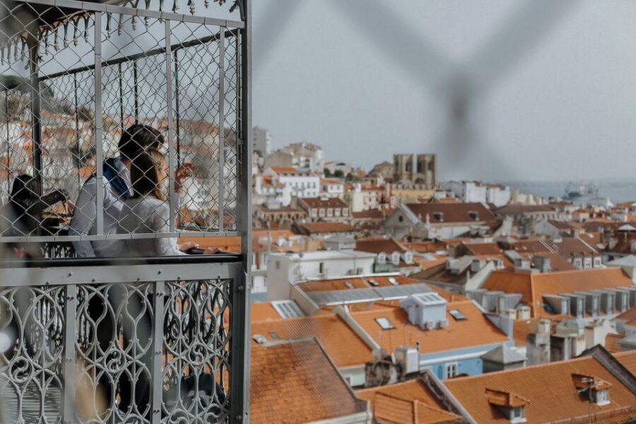 Lisbon: Alfama, Bairro Alto and Downtown Walking Tour - Key things that make this tour worth your time