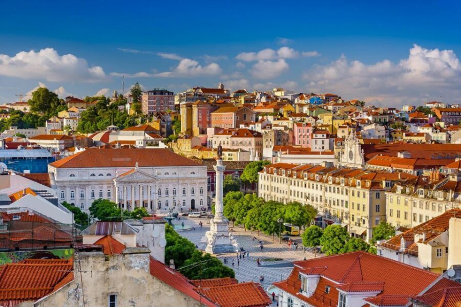 Lisbon: Alfama, Bairro Alto and Downtown Walking Tour - Starting at the Statue of Saint Vicente: your easy mental map for Alfama