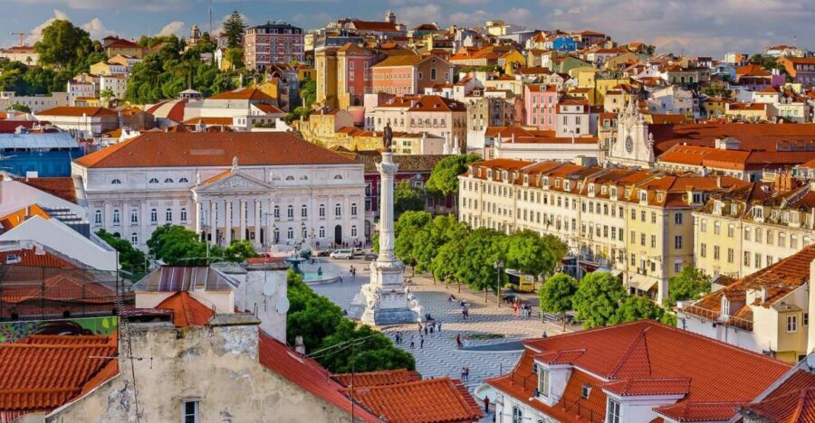 Lisbon: Alfama, Bairro Alto and Downtown Walking Tour - Who this Lisbon Roots tour suits best