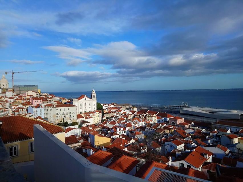 Lisbon: Alfama, Mouraria Neighborhood Walking Tour - Starting at Praça do Comércio: get your bearings the easy way