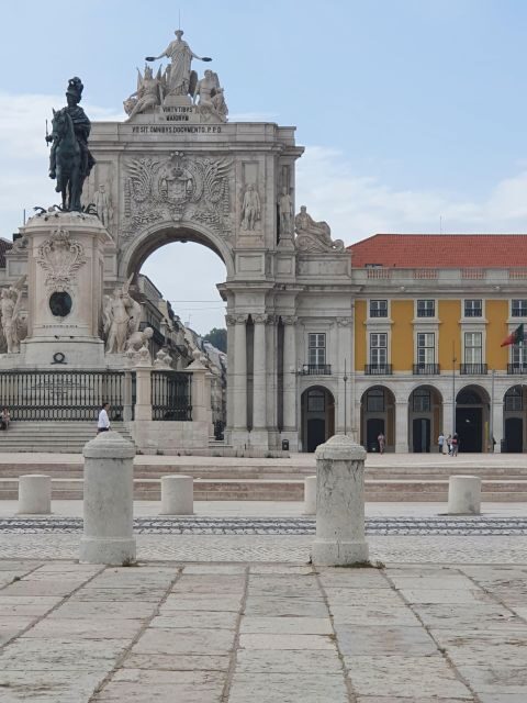 Lisbon: Alfama Old Town Tuk Tuk Tour - Graça first: Miradouro da Senhora do Monte and the big photo moment