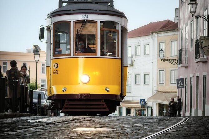 Lisbon (All City) Private Tour - Including Belém & Cristo Rei - Miradouro da Senhora do Monte and Lisbon Cathedral: where the photos make sense