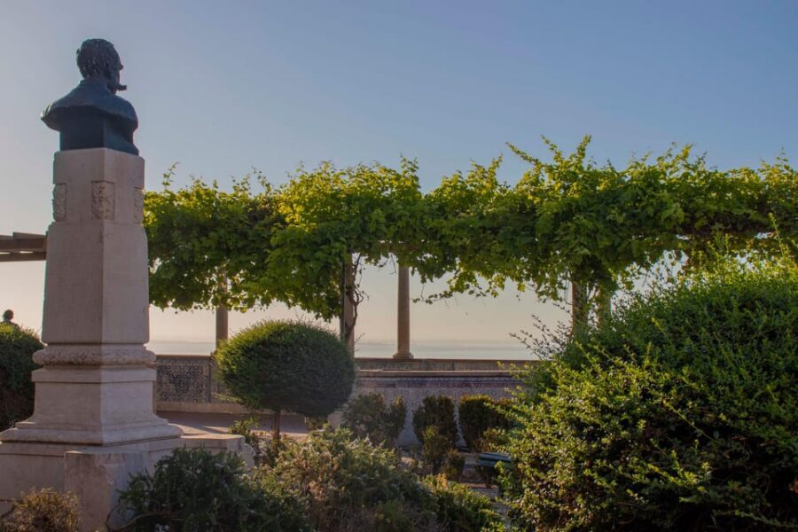 Lisbon: All Viewpoints Tuk-Tuk Tour with a True Local Guide - Graça Viewpoint and the Graça Convent Terrace Moment