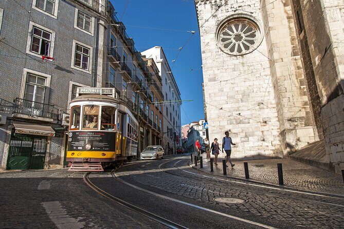 Lisbon and Sintra Essence 8H - Private Tour - Pena Palace in Sintra: what to plan and how to make the most of it