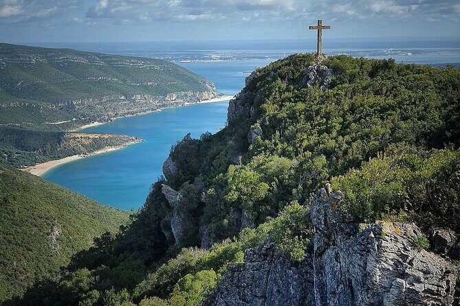 Lisbon : Arrábida and Sesimbra c/ Castelo Palmela and wine tasting - Setting Up Your Expectations: 9 Hours, Big Variety, Real Pacing