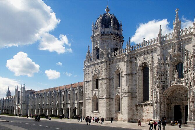 Lisbon at your own pace- Private Guided Historical Tour in Lisbon - Cristo Rei and Estrela Basilica: Lisbon from the south bank and local streets